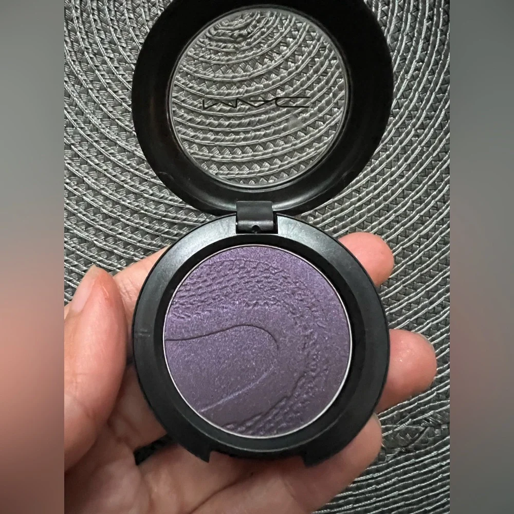 Mac Veluxe Pearl Eyeshadow Altered State Purple Metallic